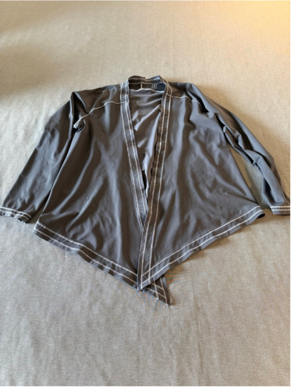 Title Nine cardigan with a gray finish and white contrast stitching size Small - Picture 6 of 8